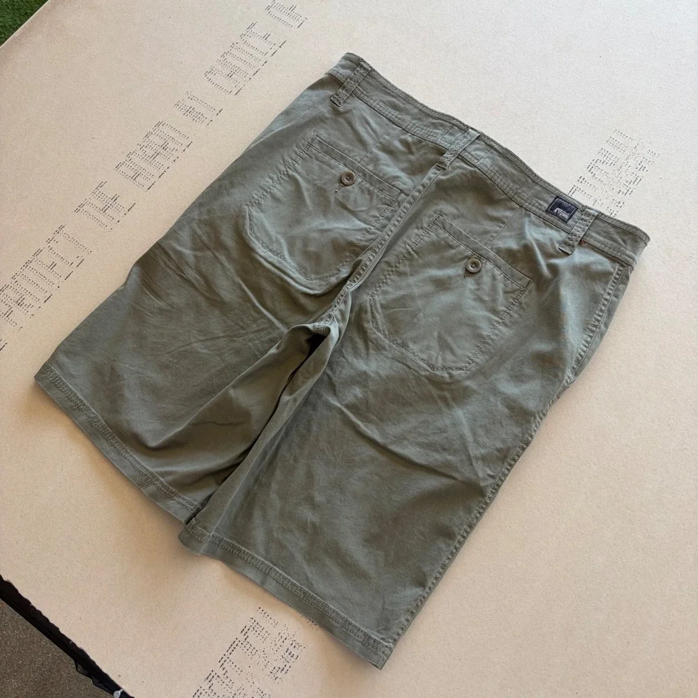 Vintage early 2000s Green cargo Shorts